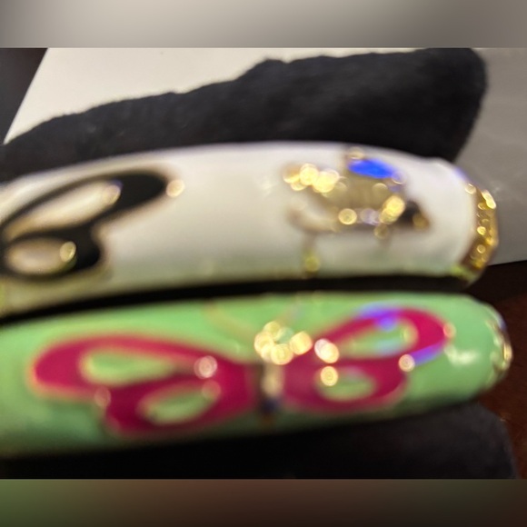 Elegant Butterfly Bangle Set - Green and White - Picture 2 of 7